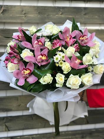Букет цветов из: Розы и Хризантемы в Красногородске