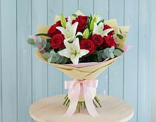 Букет цветов из:  Лилии и Розы в Красногородске