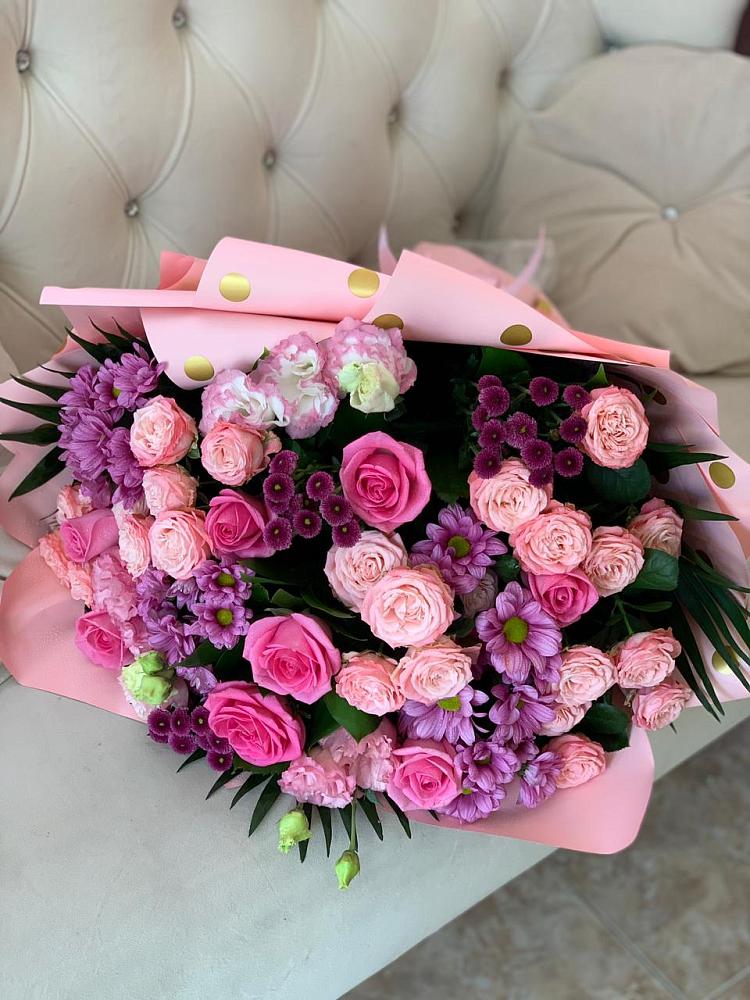 Букет цветов из: Хризантемы, Розы и Лизиантусы в Красногородске