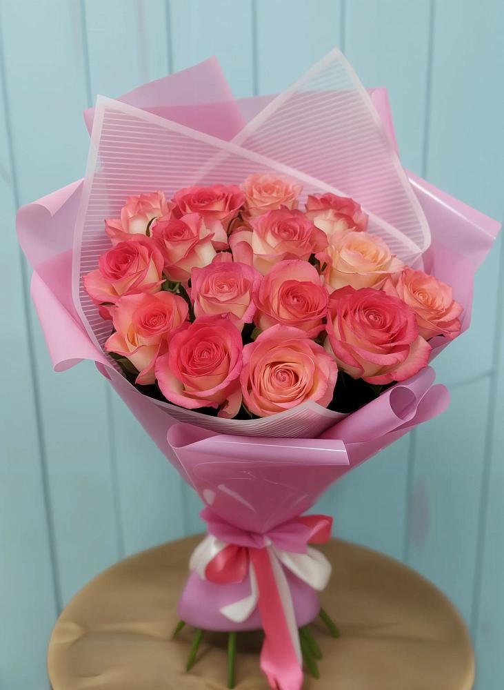 Букет 15 Розовых роз Равель в Красногородске