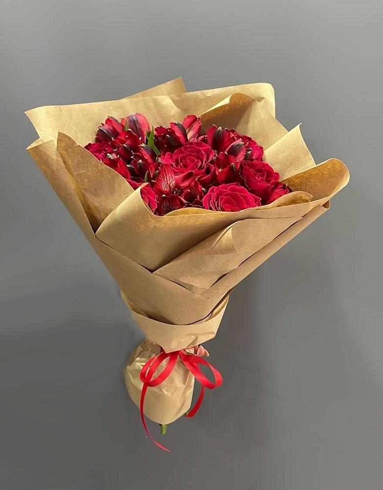 Букет цветов из: Альстромерии и Розы в Красногородске