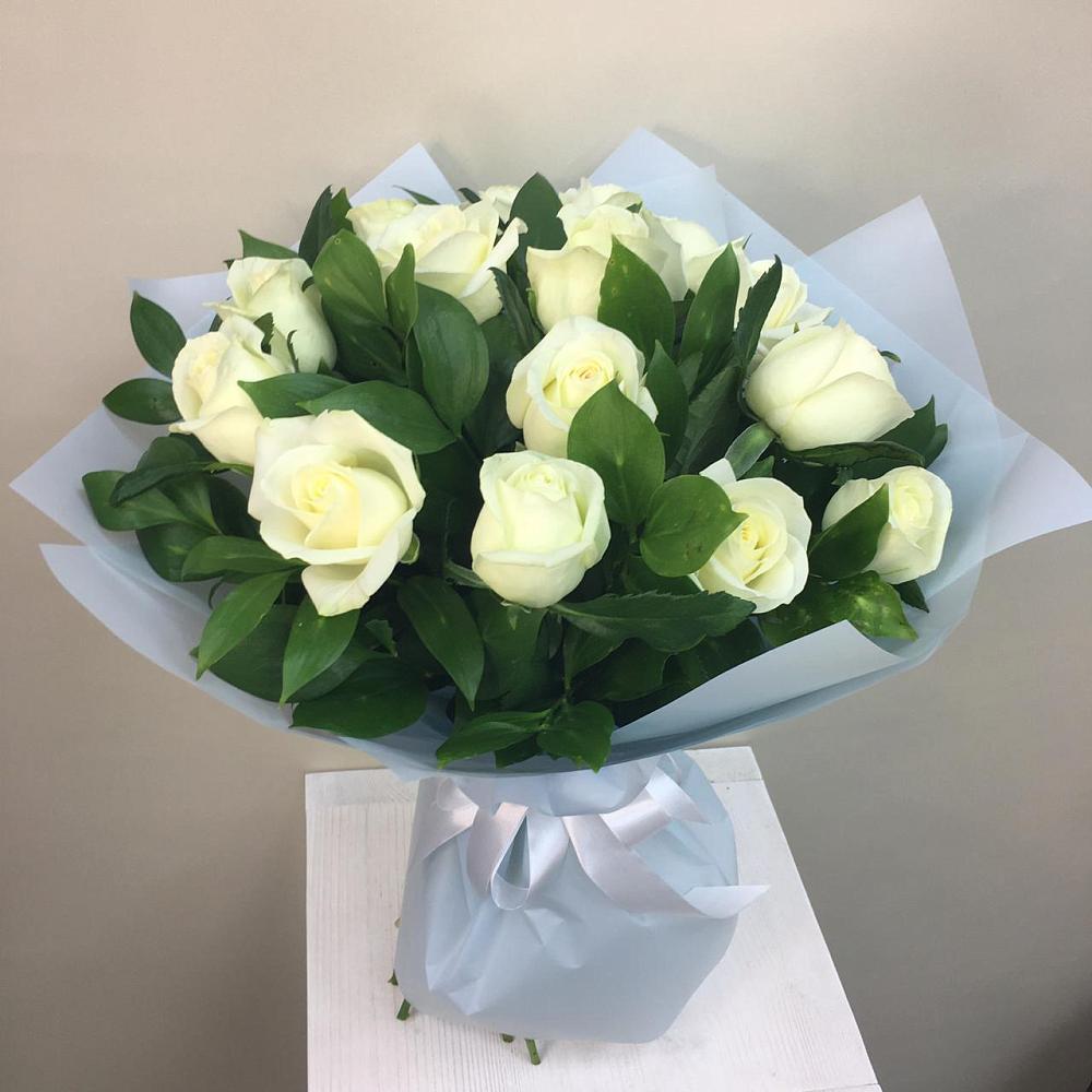 Букет 15 Белых роз Проуд в Красногородске