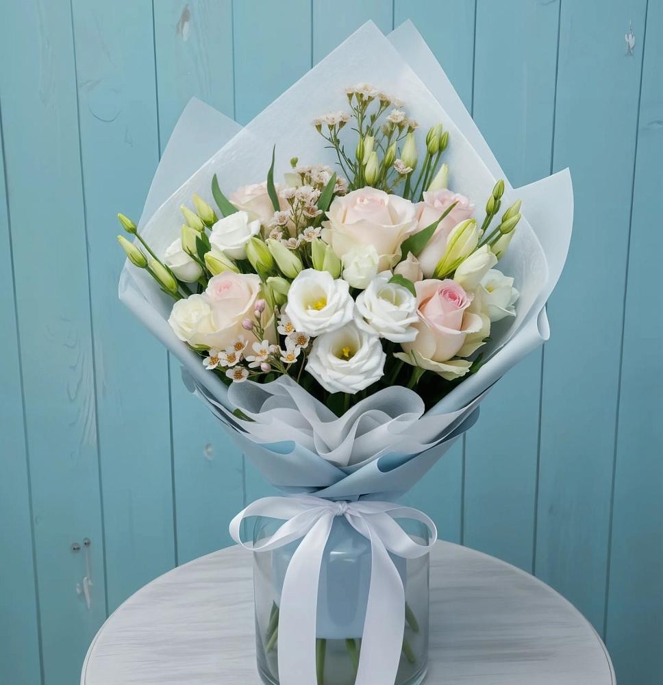 Букет цветов из: Розы и Лизиантусы в Красногородске