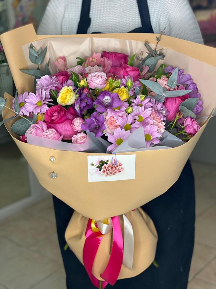 Букет цветов из: Хризантемы, Гвоздики и Альстромерии в Красногородске