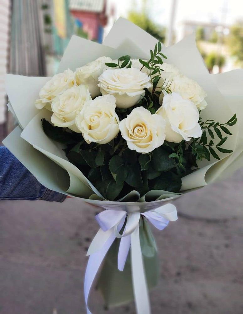 Букет Белые розы Проуд в Красногородске