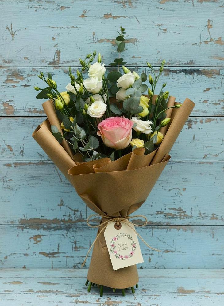 Букет цветов из: Розы и Лизиантусы в Красногородске