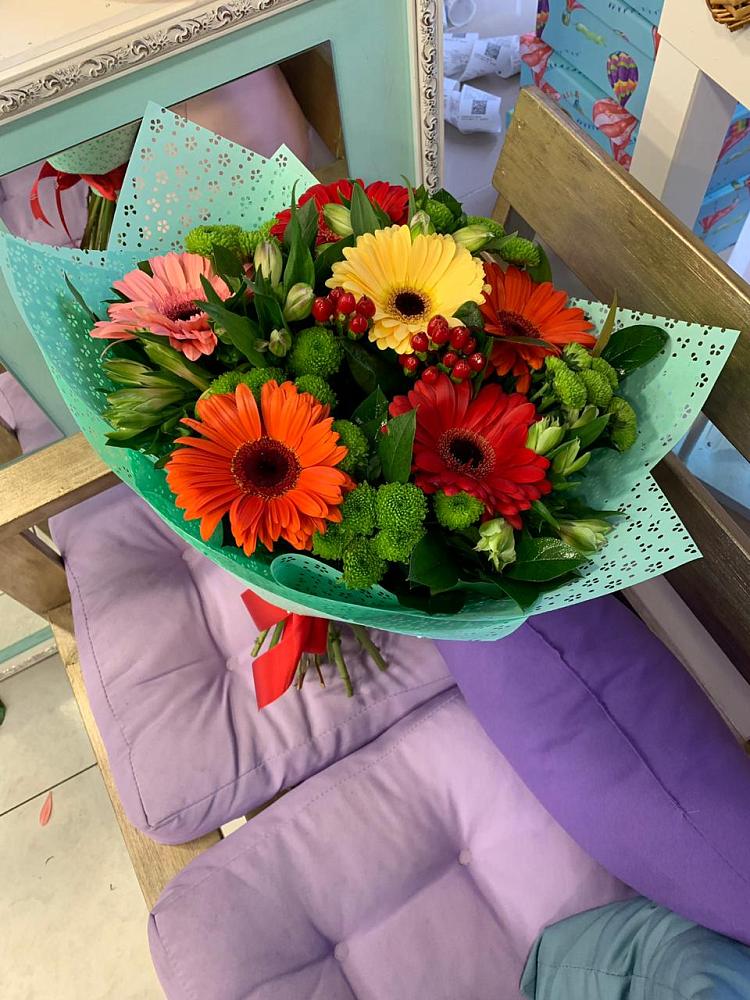 Букет цветов из: Герберы, Хризантемы и Альстромерии в Красногородске