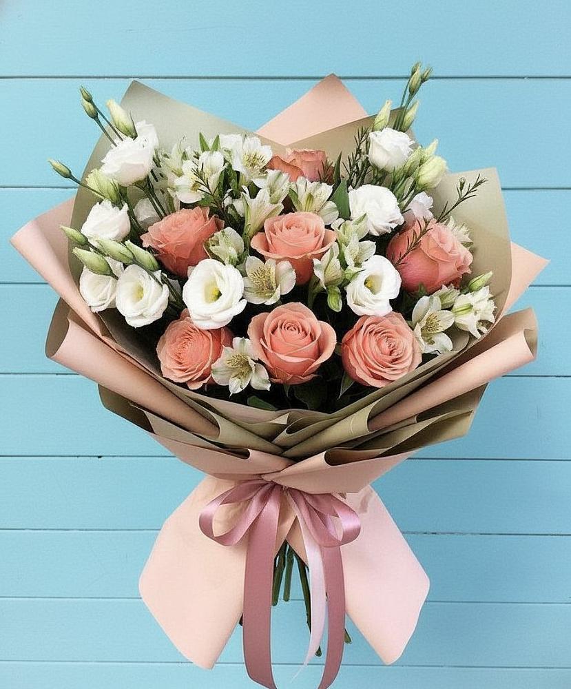 Букет цветов из: Розы, Альстромерии и Лизиантусы в Красногородске