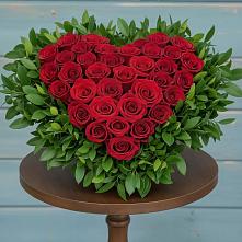 Цветочная композиция из Розы в виде сердца в Красногородске