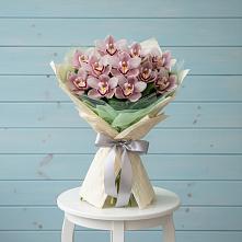 Букет цветов из:  Орхидеи и Розы в Красногородске