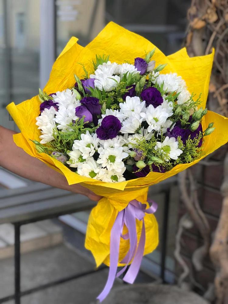 Букет цветов из: Ирисы, Хризантемы и Ромашки в Красногородске