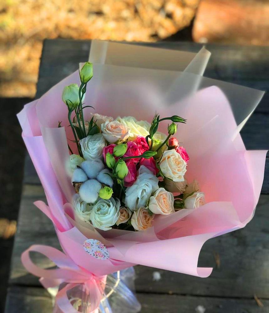 Букет цветов из: Розы и Лизиантусы в Красногородске