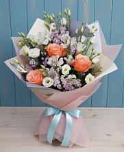 Букет цветов из:  Лизиантусы, Розы, Альстромерии и Гипсофила в Красногородске