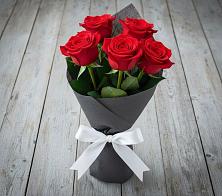 Букет 5 Красных роз Эдлесс Лав в Красногородске
