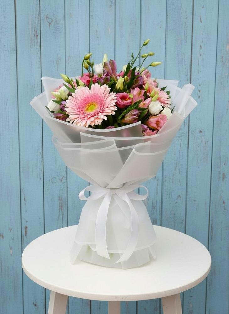 Букет цветов из: Герберы, Альстромерии и Лизиантусы в Красногородске