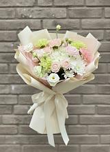 Букет цветов из:  Гвоздики, Розы, Лизиантусы и Хризантемы в Красногородске