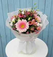 Букет цветов из:  Герберы, Альстромерии и Лизиантусы в Красногородске