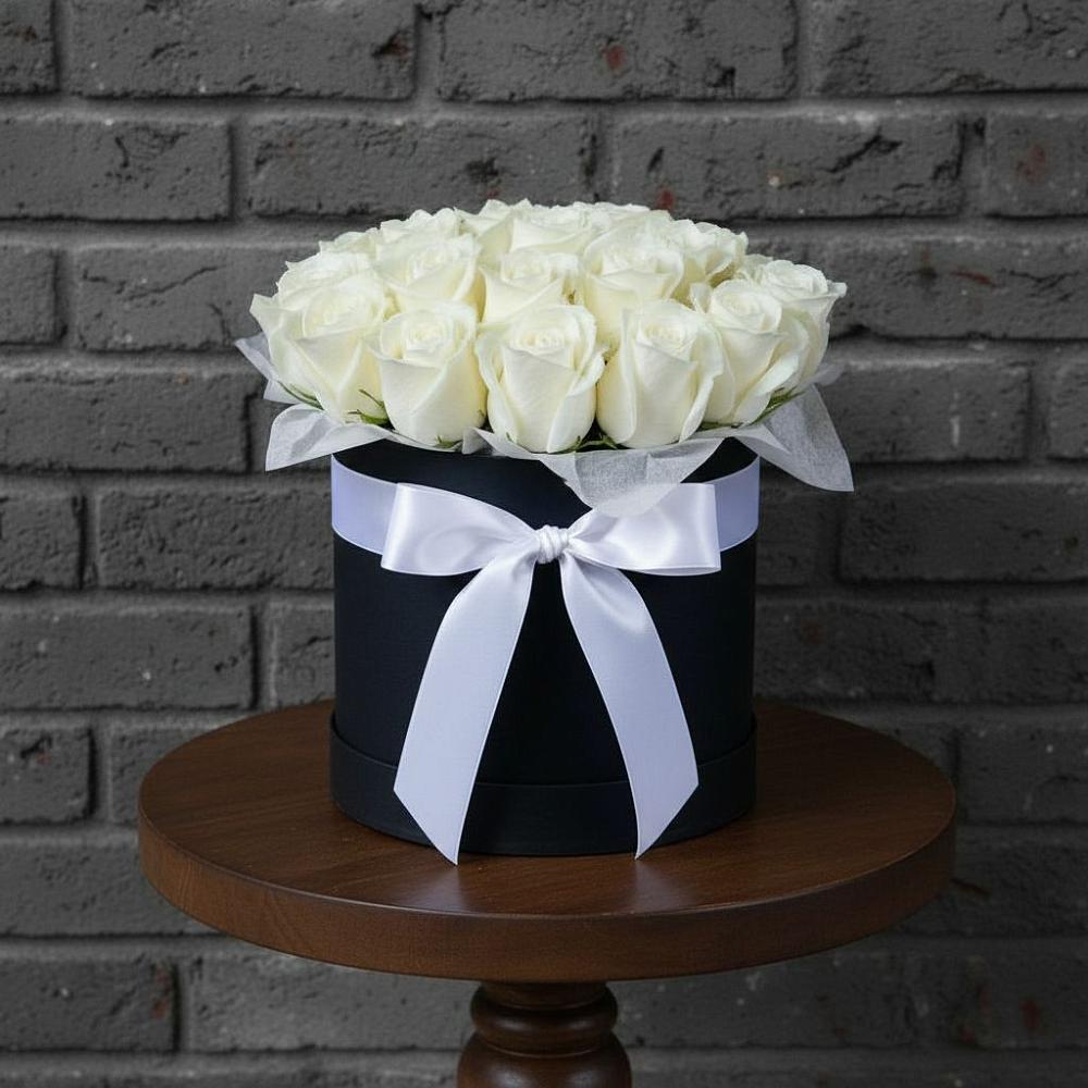 Цветочная композиция из Розы в шляпной коробке в Красногородске