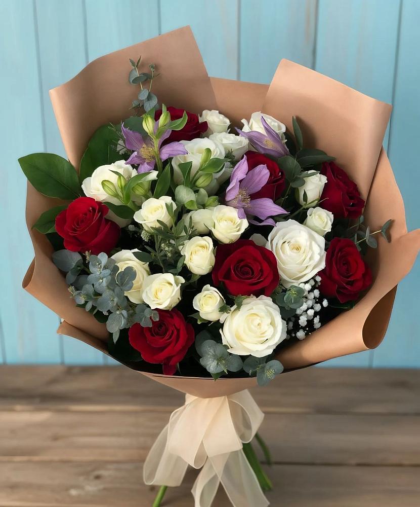 Букет цветов из: Розы и Альстромерии в Красногородске