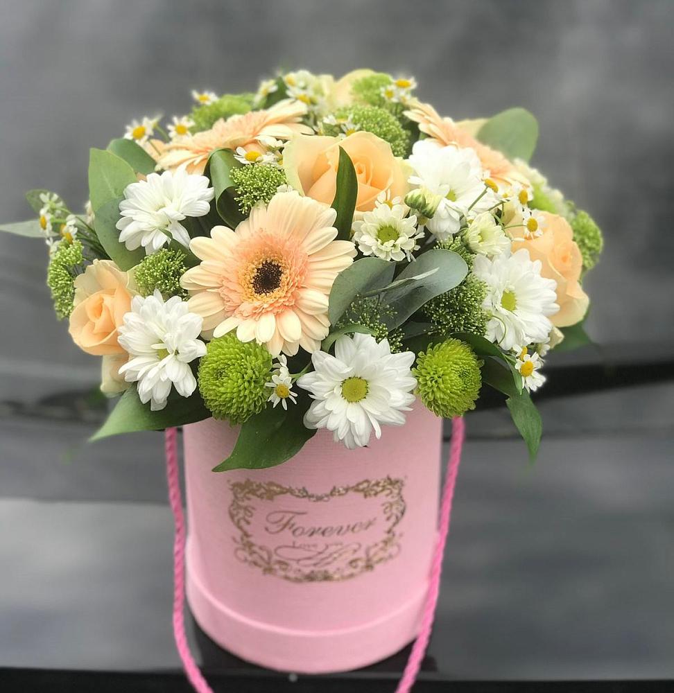 Цветочная композиция из Розы, Герберы и Хризантемы в шляпной коробке в Красногородске