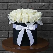 Цветочная композиция из Розы в шляпной коробке в Красногородске