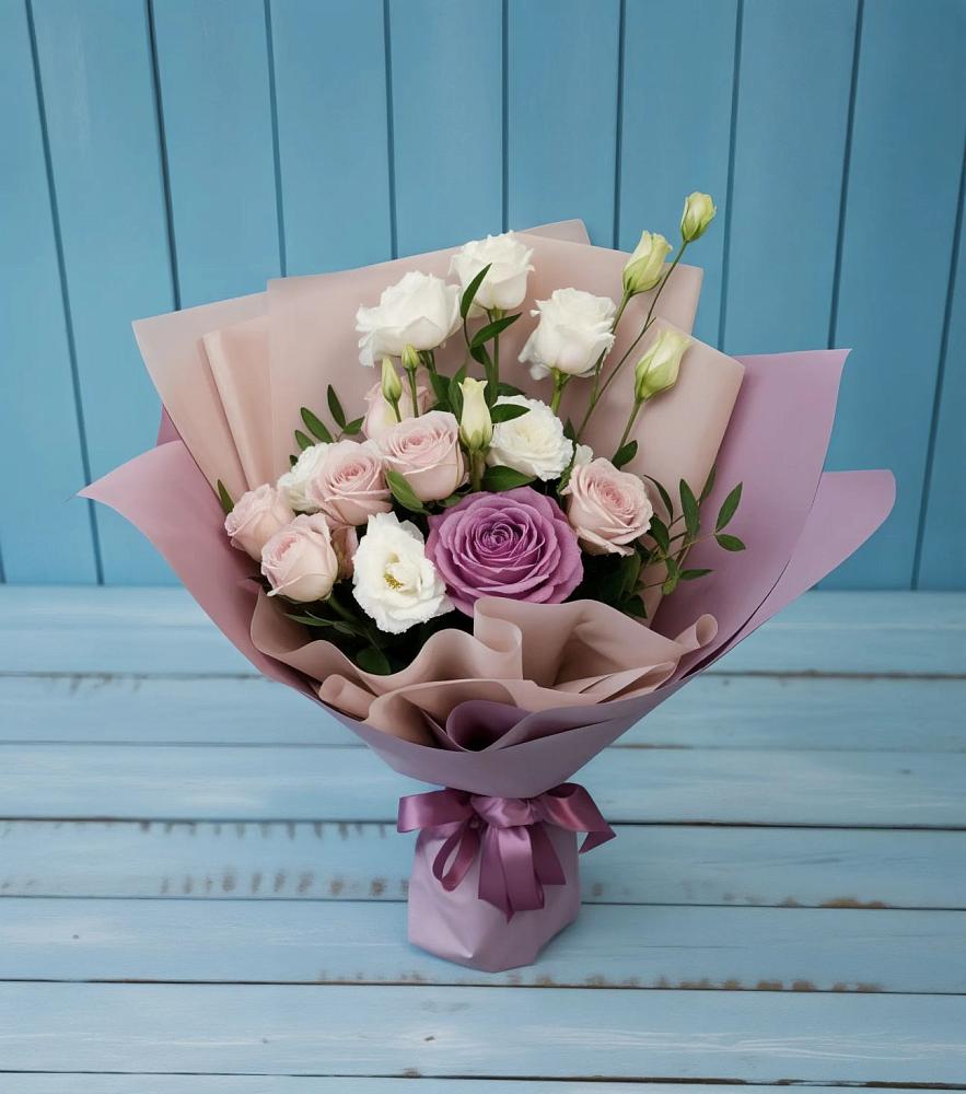 Букет цветов из: Розы и Лизиантусы в Красногородске